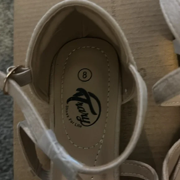 Women’s Shoe - Picture 4 of 4